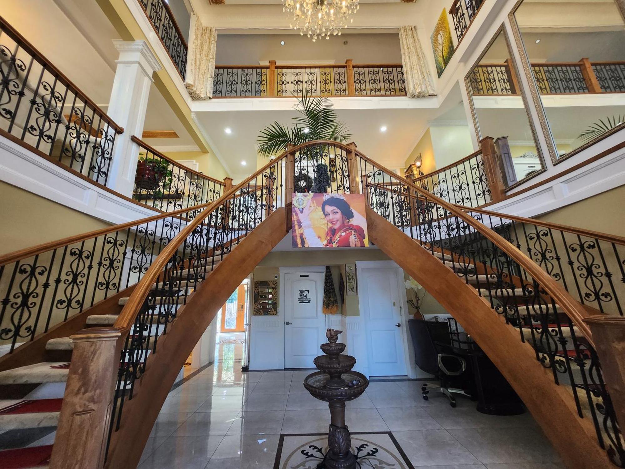 Empress Madani Palace Hotel 素里 外观 照片